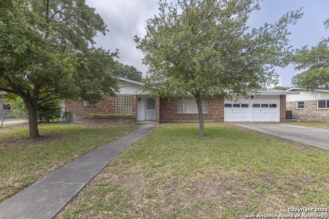 Listing photo id 0 for 4326 Hall Park