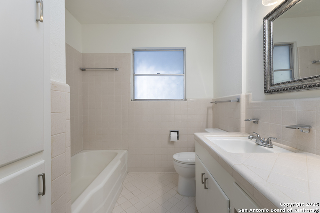 Listing photo id 18 for 4326 Hall Park
