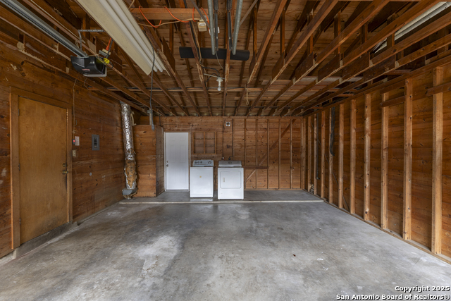 Listing photo id 19 for 4326 Hall Park