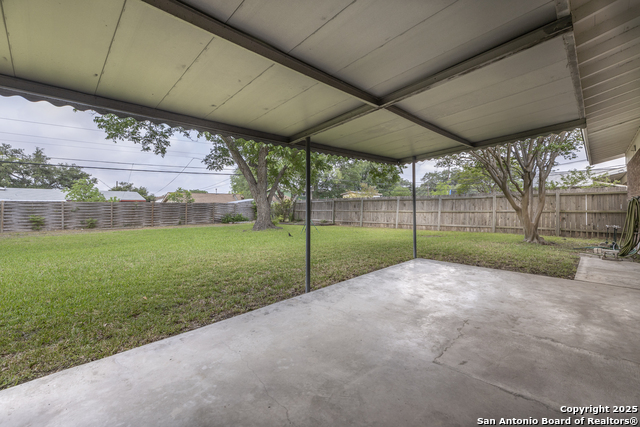 Listing photo id 20 for 4326 Hall Park