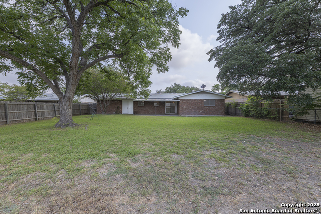 Listing photo id 22 for 4326 Hall Park