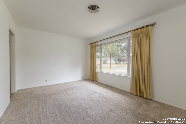Listing photo id 2 for 4326 Hall Park