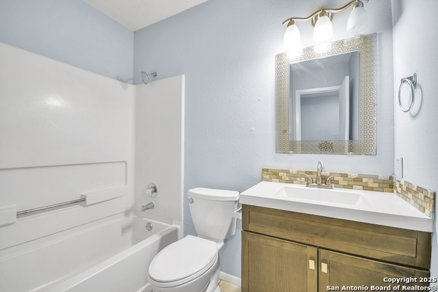 Listing photo id 11 for 11202 Candle Park