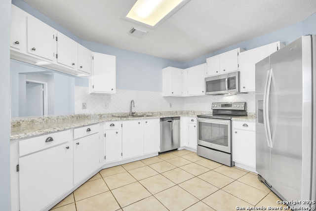 Listing photo id 3 for 11202 Candle Park