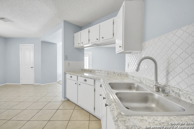 Listing photo id 4 for 11202 Candle Park