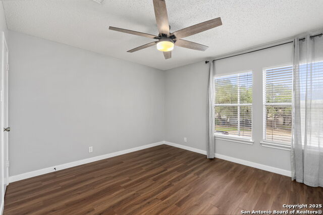 Image 21 of 38 For 9534 Shining Elm Dr