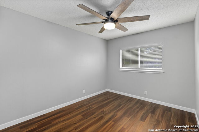 Image 22 of 38 For 9534 Shining Elm Dr