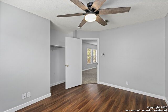 Image 23 of 38 For 9534 Shining Elm Dr