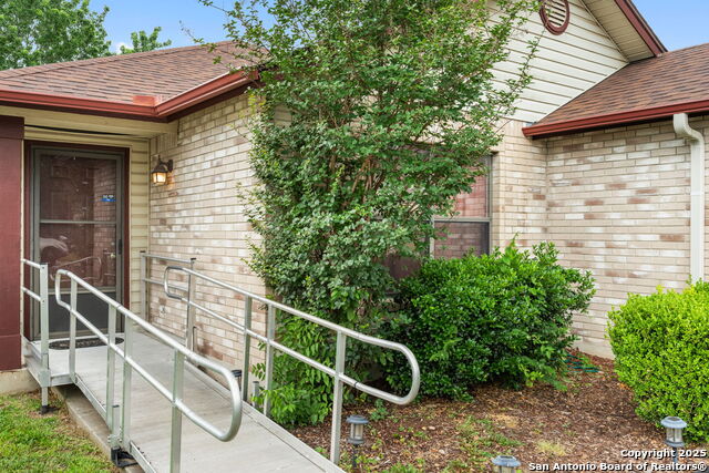 Image 4 of 26 For 6826 Evercrest