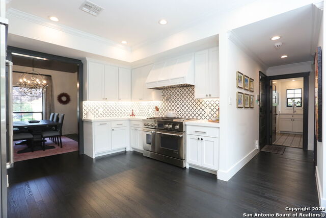 Listing photo id 8 for 8306 Country Side