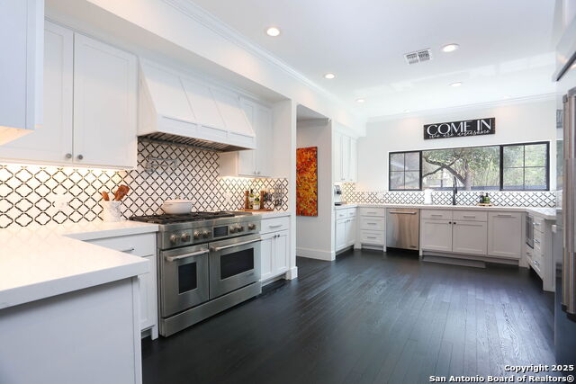 Listing photo id 10 for 8306 Country Side