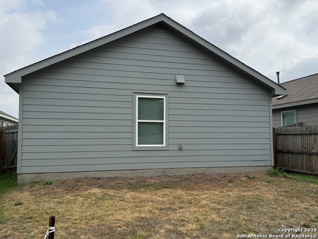 Listing photo id 11 for 4543 Zoe Pass