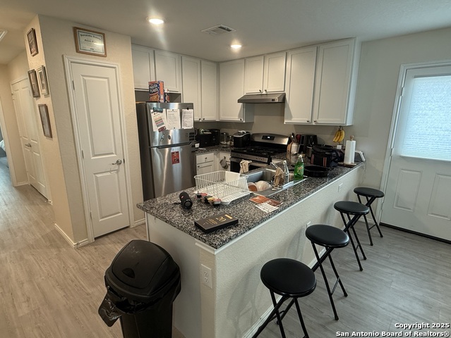 Listing photo id 2 for 4543 Zoe Pass