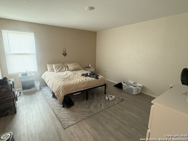 Listing photo id 4 for 4543 Zoe Pass