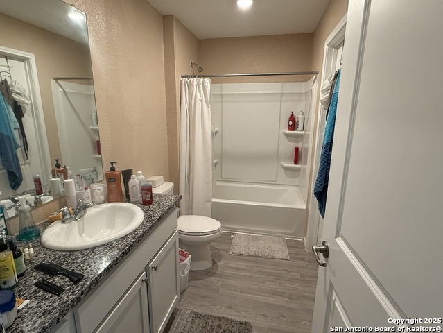 Listing photo id 5 for 4543 Zoe Pass