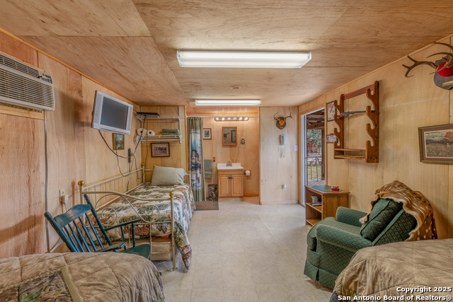 Image 15 of 23 For 932 Shin Oak