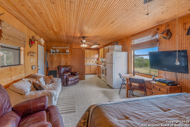 Image 8 of 23 For 932 Shin Oak