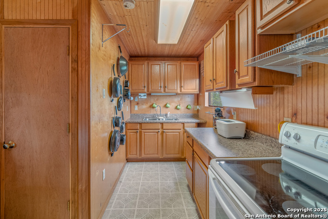 Image 9 of 23 For 932 Shin Oak