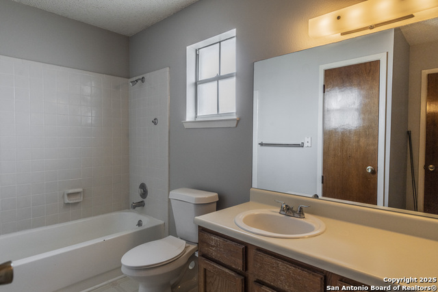 Image 12 of 15 For 331 Mistletoe Ave W 201