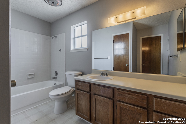 Image 13 of 15 For 331 Mistletoe Ave W 201