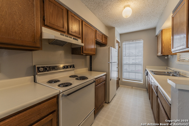 Image 2 of 15 For 331 Mistletoe Ave W 201