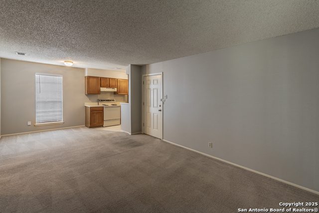 Image 3 of 15 For 331 Mistletoe Ave W 201