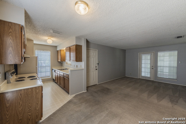 Image 5 of 15 For 331 Mistletoe Ave W 201