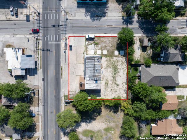 Listing photo id 3 for 2803 Houston E
