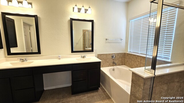 Listing photo id 11 for 5930 Foster Bend