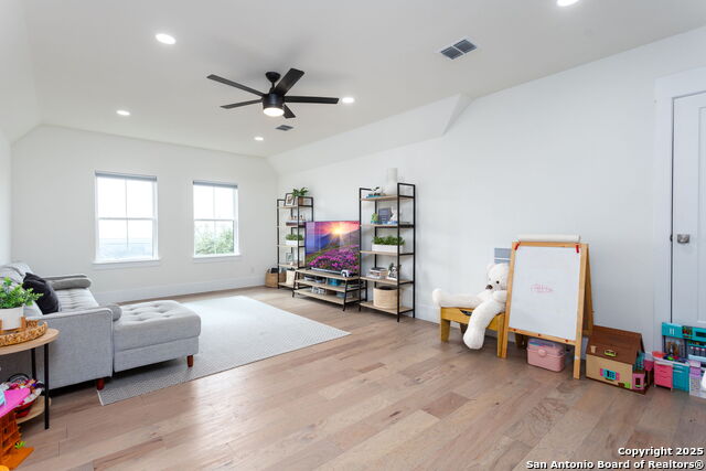 Listing photo id 26 for 27501 Boerne Mist