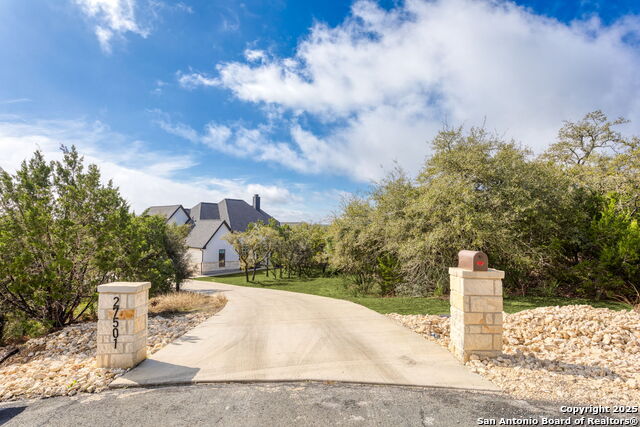 Listing photo id 1 for 27501 Boerne Mist