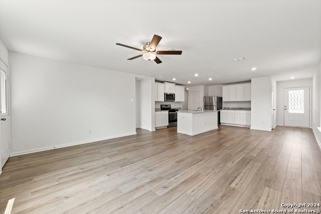 Listing photo id 8 for 15027 Telfaire Meadow
