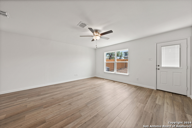 Listing photo id 9 for 15027 Telfaire Meadow