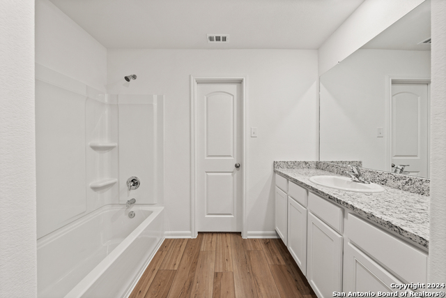 Listing photo id 12 for 15027 Telfaire Meadow