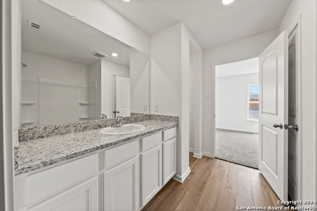 Listing photo id 13 for 15027 Telfaire Meadow