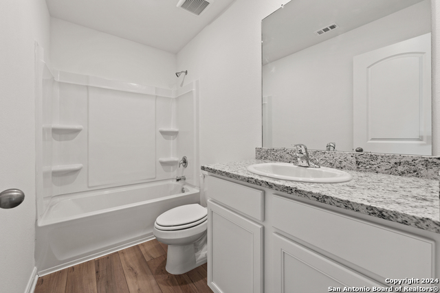 Listing photo id 16 for 15027 Telfaire Meadow