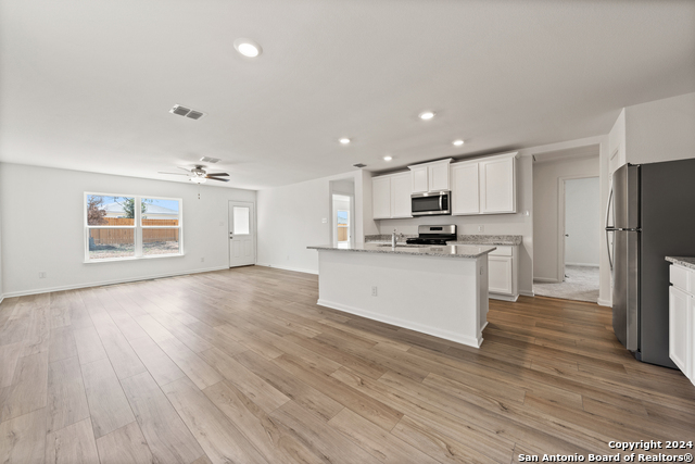 Listing photo id 2 for 15027 Telfaire Meadow