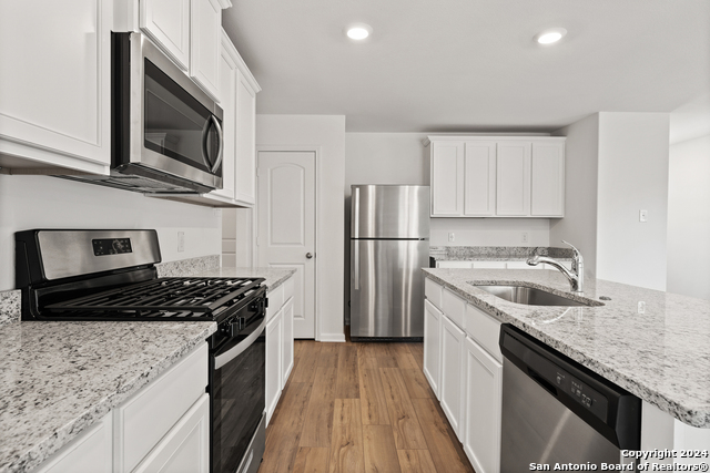 Listing photo id 6 for 15027 Telfaire Meadow
