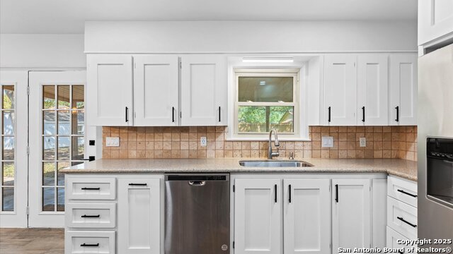 Listing photo id 10 for 1650 Gardenia