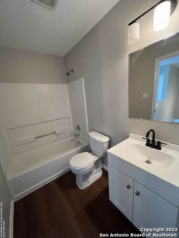 Listing photo id 8 for 7415 Coers