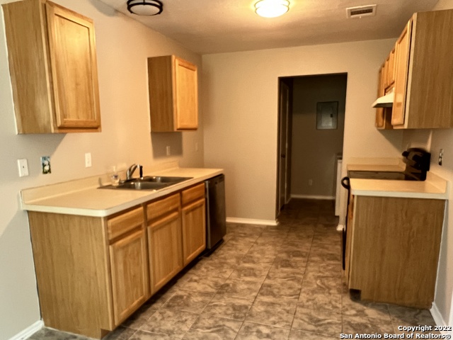 Listing photo id 1 for 7415 Coers