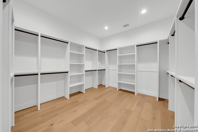 Listing photo id 9 for 9527 Midsomer Place