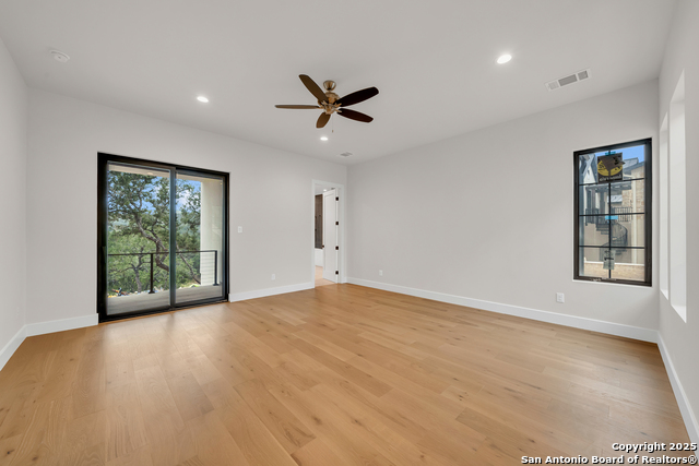 Listing photo id 11 for 9527 Midsomer Place