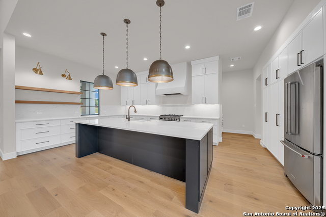 Listing photo id 16 for 9527 Midsomer Place