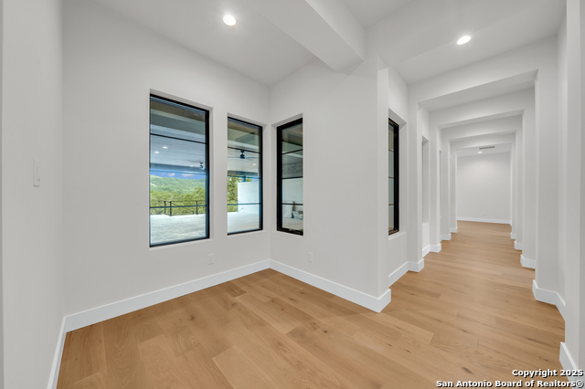 Listing photo id 21 for 9527 Midsomer Place