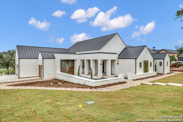 Listing photo id 5 for 9527 Midsomer Place