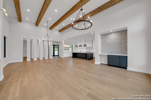Listing photo id 6 for 9527 Midsomer Place