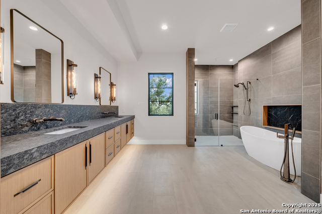 Listing photo id 7 for 9527 Midsomer Place
