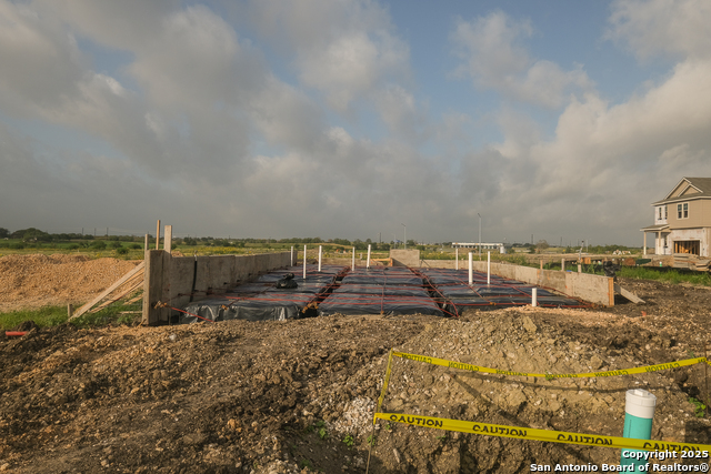 Listing photo id 15 for 10402 White Hart Lane