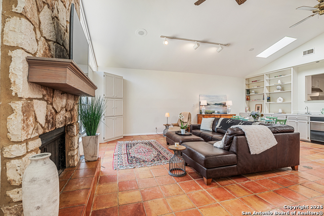 Image 12 of 35 For 419 Woodcrest Dr
